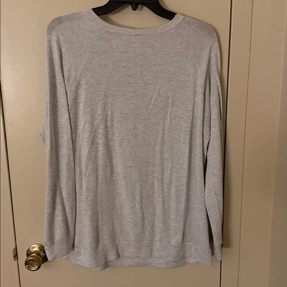 Source Unknown Light Gray Holiday Barn Graphic Long Sleeve Top